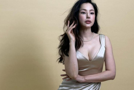 "Hoa hậu đẹp nhất Hàn Quốc" siêu quyến rũ sau khi sinh nở ở tuổi 39