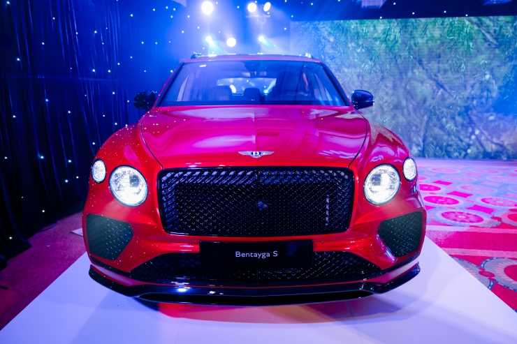 Bentley ra mắt xế hộp siêu sang Flying Spur Hybrid hoàn toàn mới tại Việt Nam - 10