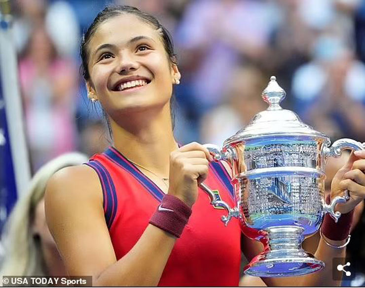 Emma Raducanu đăng quang chức vô địch đơn nữ US Open 2021 khi cô mới 18 tuổi