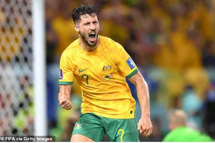 Mathew Leckie dứt điểm hiểm hóc để mở tỷ số cho ĐT Australia