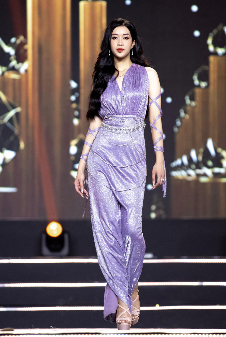Cô gái có vòng eo "con kiến" ở Hoa hậu Việt Nam 2022 - 10