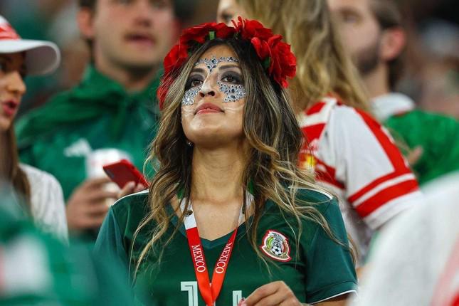 Vẻ đẹp tuyệt mỹ của các CĐV nữ Mexico tại World Cup 2022 - 8