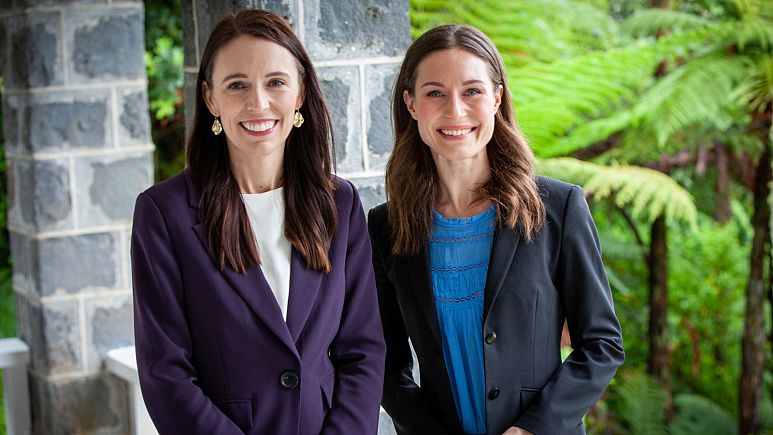 Thủ tướng trẻ nhất thế giới&nbsp;Sanna Marin (phải) có chuyến thăm lần đầu tiên tới New Zealand ngày 30/11. Ảnh:&nbsp;&nbsp;Luci Harrison