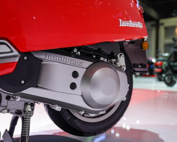 Động cơ của Lambretta 350 thuộc loại đơn xi lanh, dung tích 330cc, cho công suất tối đa 25,8 mã lực.&nbsp;
