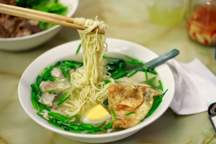 Lý do mỳ vằn thắn là món ăn Trung Hoa nhưng người Hà Nội cực thích và đi đâu để ăn ngon? - 1