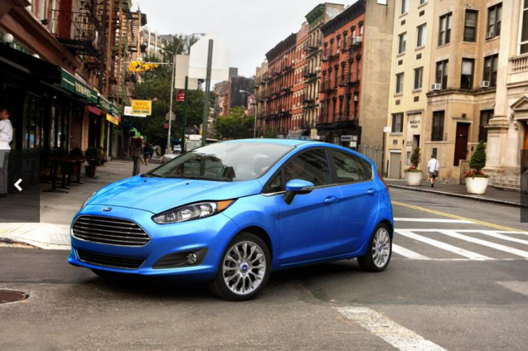 Ford Fiesta 2017 có nội thất rộng rãi đến bất ngờ đối với một chiếc xe cỡ nhỏ như vậy. Ảnh: Motorbiscuit.