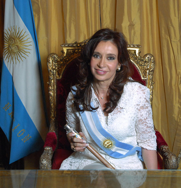13. Argentina đã có 2 nữ tổng thống. Đáng ngạc nhiên là người đầu tiên trong số này, Isabel Martínez de Perón không được bầu về mặt kỹ thuật. Sau khi giữ chức Đệ nhất phu nhân, bà tạm thời đảm nhiệm chức vụ này sau cái chết của chồng bà Juan Domingo Perón khi vẫn còn đương chức vào năm 1974. 

Nữ tổng thống thứ 2 của Argentina và là người đầu tiên được dân bầu là Cristina Fernández de Kirchner từ 2007-2015. 

