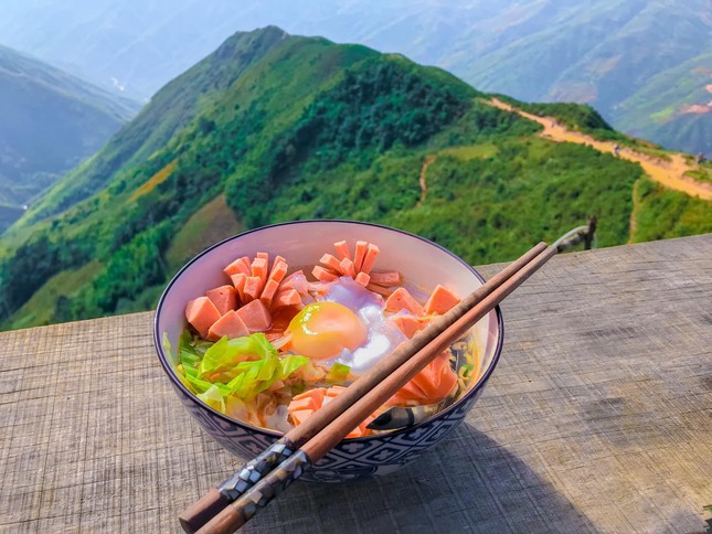 Hà Giang mùa săn mây: Bỏ lại xô bồ để hòa mình trong bình yên núi đồi - 4