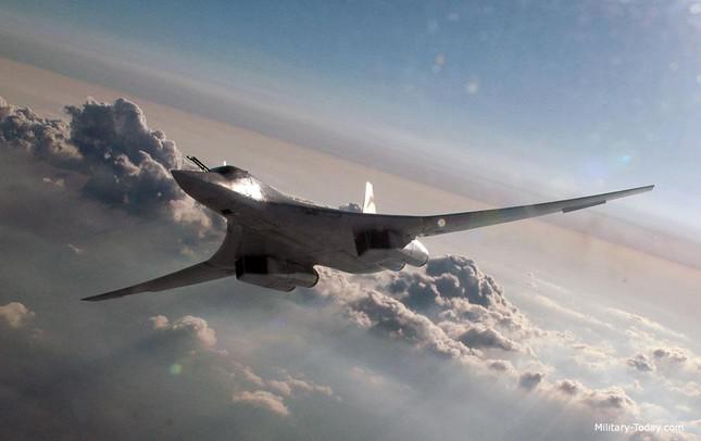 Tiêm kích Tu-160. Ảnh: Military