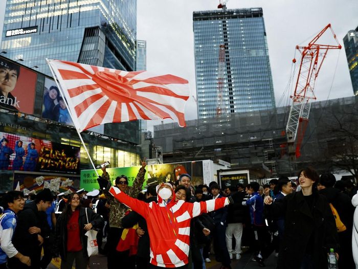 Nhật Bản hạ Tây Ban Nha: Fan cởi trần ăn mừng ở Tokyo, mơ cúp vàng về châu Á - 2