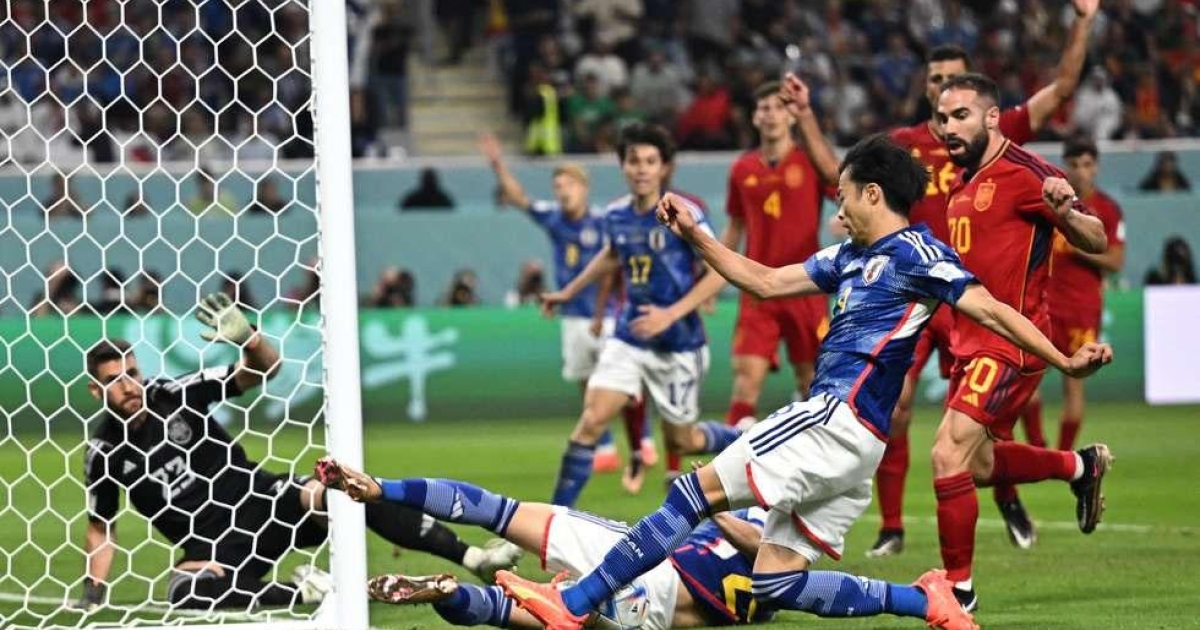 Đội tuyển bóng đá Nhật Bản trong trận thắng 2 – 1 trước đội tuyển Tây Ban Nha hôm 1/12 (ảnh: ALJ)