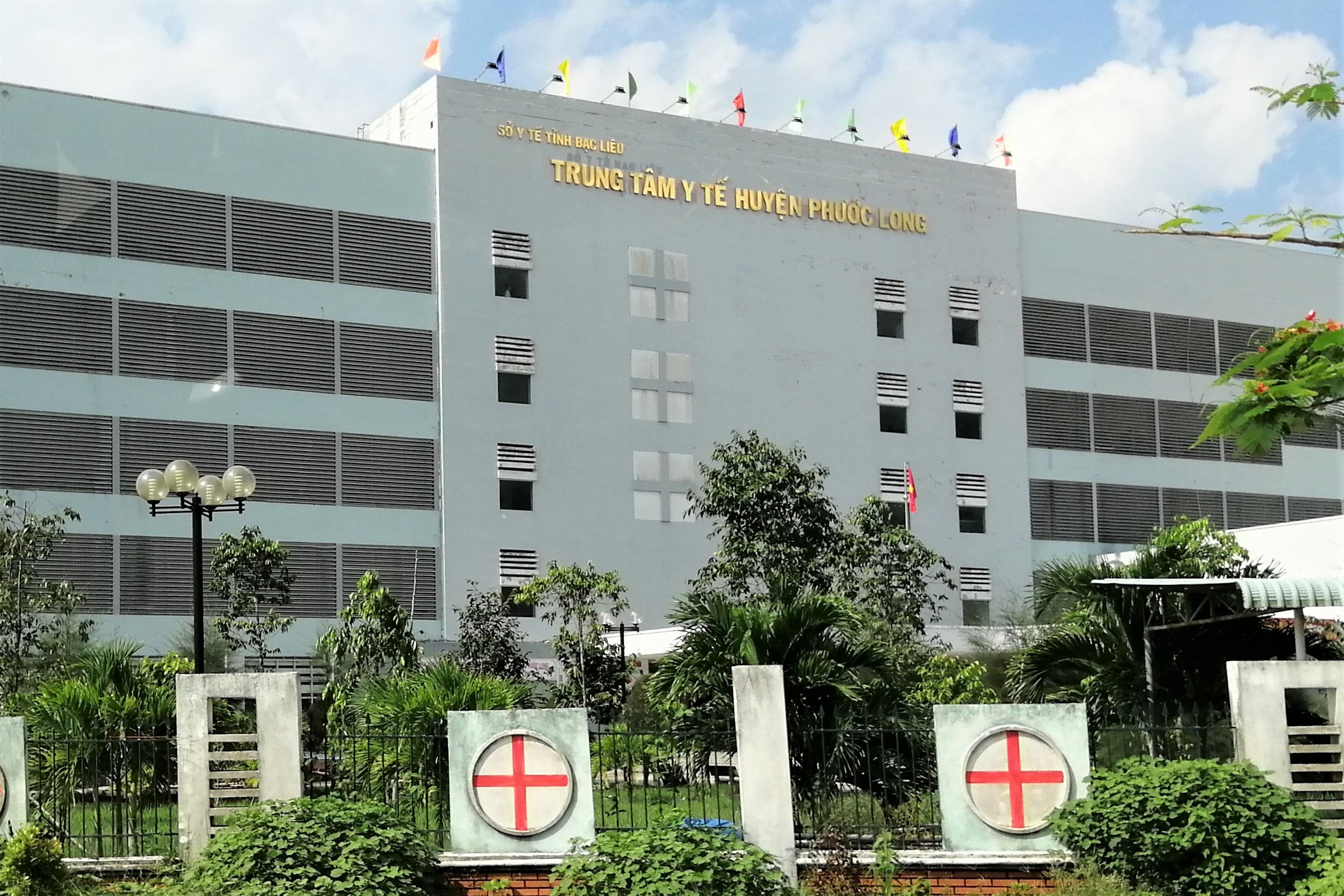 Trung tâm Y tế huyện Phước Long nơi tiếp nhận điều trị các em học sinh.