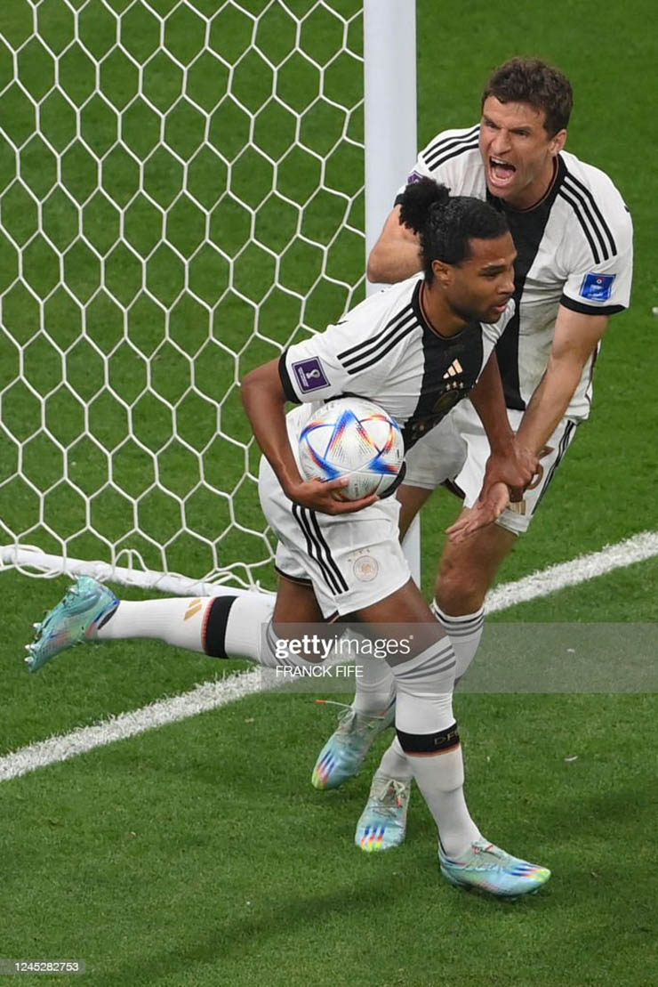 Tuyển Đức khởi đầu suôn sẻ trước Costa Rica khi Gnabry mở tỷ số ngay phút thứ 10.