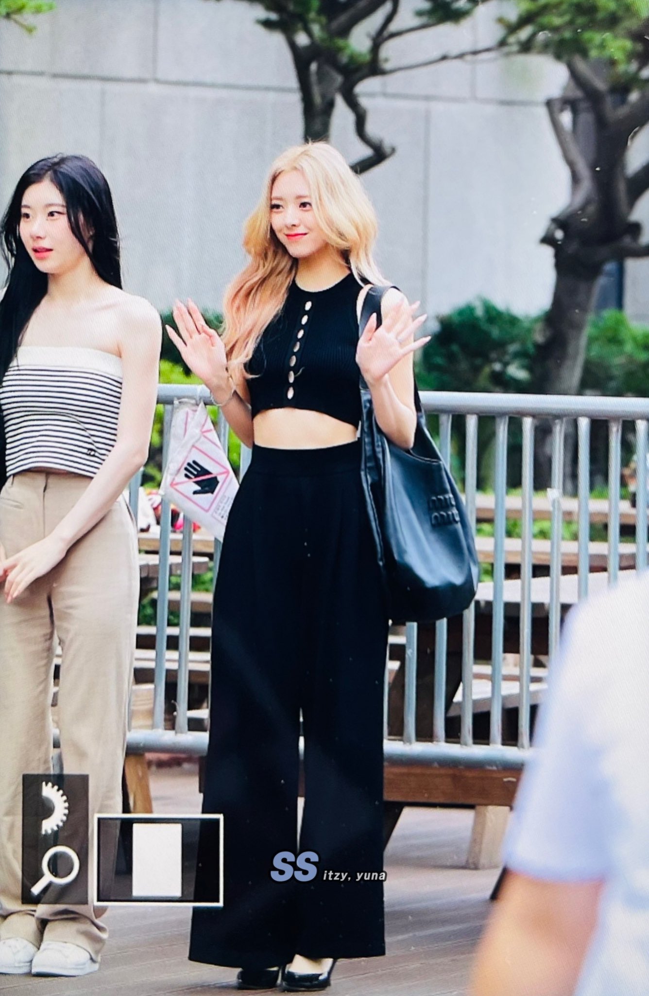 Học 2 idol xứ Hàn mặc crop top đẹp mê hồn - 11