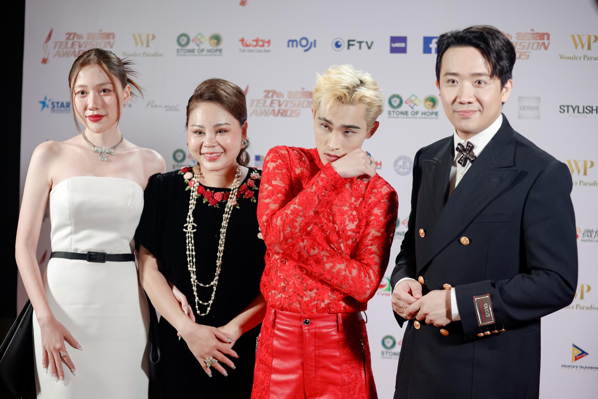 Trấn Thành, Uyển Ân, Lê Giang, Wren Evans rạng rỡ trên thảm đỏ “Giải thưởng truyền hình châu Á”