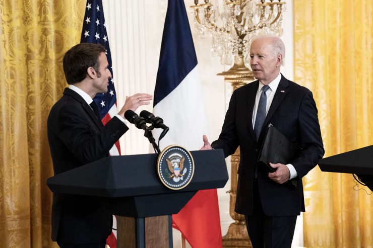 Tổng thống Mỹ Joe Biden và Tổng thống Pháp Emmanuel Macron trả lời họp báo sau cuộc gặp kéo dài 3 giờ đồng hồ ở Nhà Trắng.