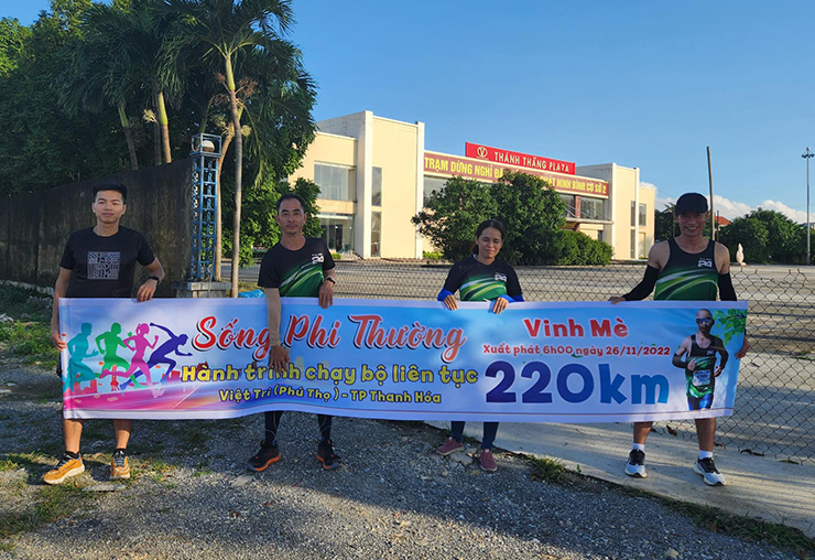 Siêu nhân Việt chạy bộ 200km suốt 37 tiếng gây sốt cộng đồng 