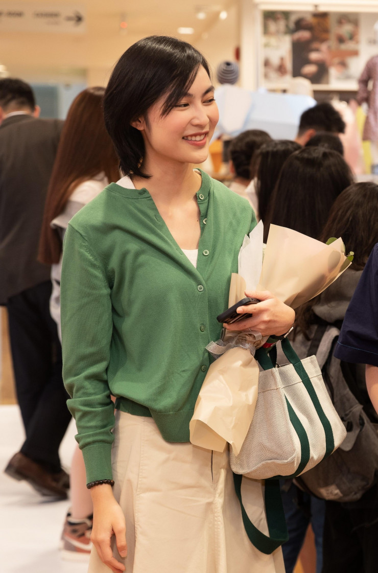 Sao Việt diện đồ đông: Diễm My 9X, H'Hen Niê, Lương Thùy Linh trẻ trung với váy ngắn - 12