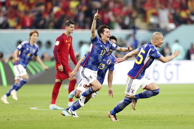 Nhật Bản là đội châu Á đầu tiên vào vòng knock-out với ngôi đầu bảng. (Ảnh: Getty Images)