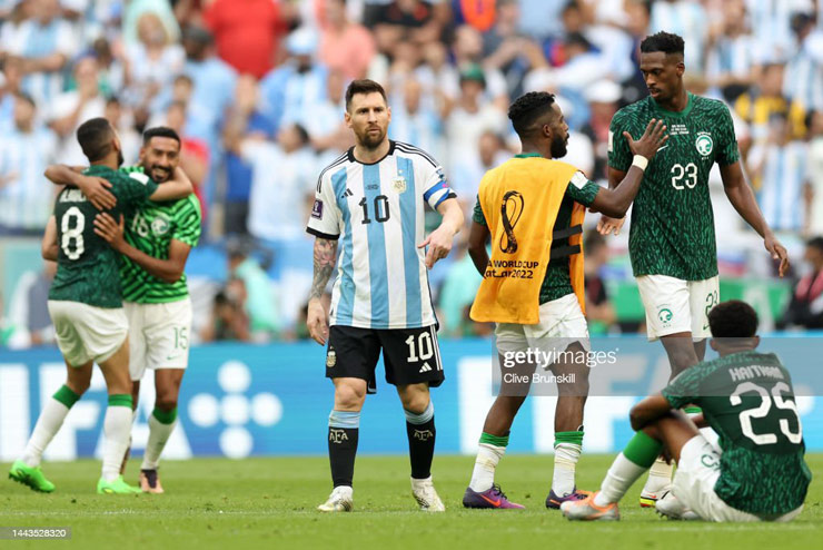 Messi ghi bàn mở tỷ số nhưng Argentina vẫn thua sốc Saudi Arabia 1-2