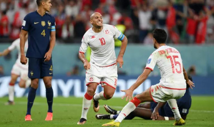 Pháp thua đau Tunisia khi nhà ĐKVĐ World Cup hụt bàn gỡ hòa vì VAR