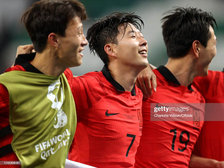Son Heung Min khóc như mưa, nói gì sau khi Hàn Quốc vào vòng 1/8 World Cup? - 1