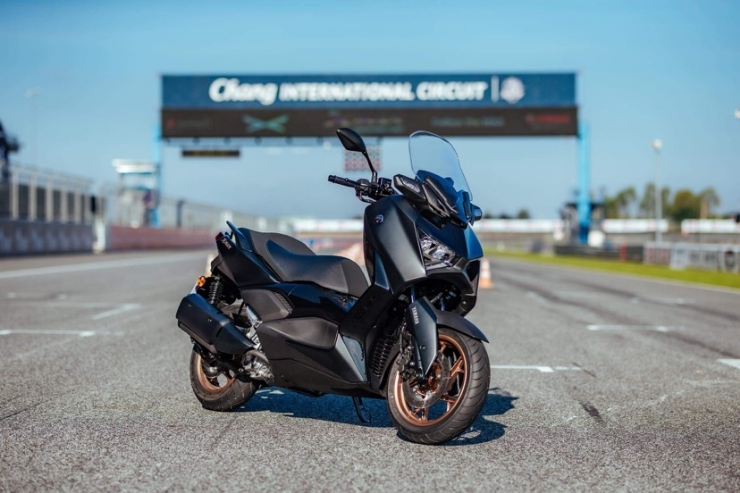 Yamaha XMAX Connected 2023 trình làng tại Thái Lan: Ngập tràn công nghệ, giá 133 triệu đồng - 1