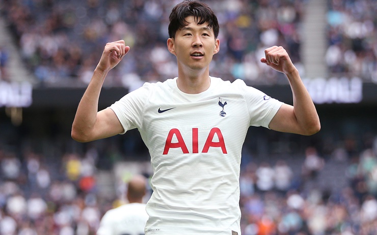 Cầu thủ Son Heungmin đang thi đấu cho Tottenham Hotspur  và sẽ ở lại câu lạc bộ này ít nhất đến 2025. Hiện, khối tài sản của cầu thủ này được ước tính hơn 30 triệu USD.
