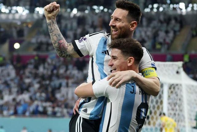Messi ăn mừng bàn thắng.