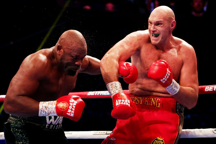 Fury (quần đỏ) áp đảo hoàn toàn so với Chisora