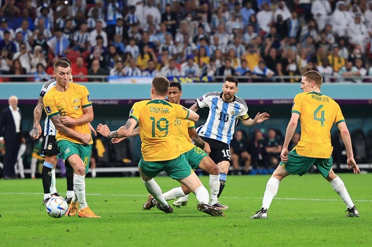 Argentina giành chiến thắng 2-1 trước Australia tại vòng 1/8