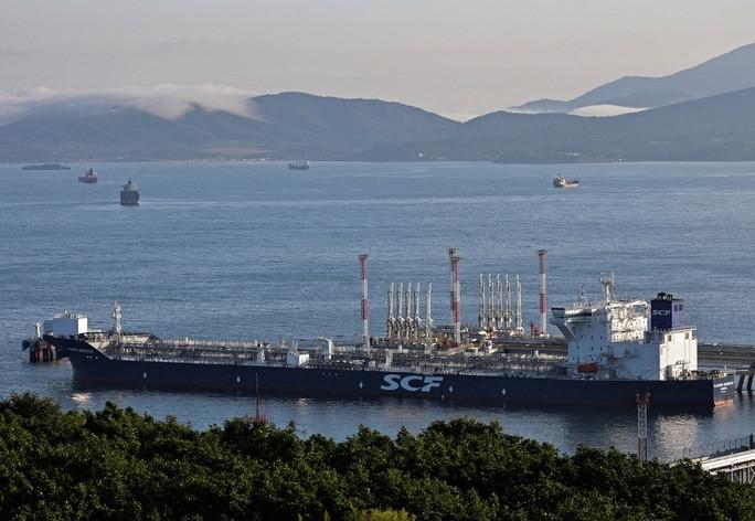 Tàu chở dầu Vladimir Arsenyev tại cảng dầu thô Kozmino-Nga. Ảnh: Reuters