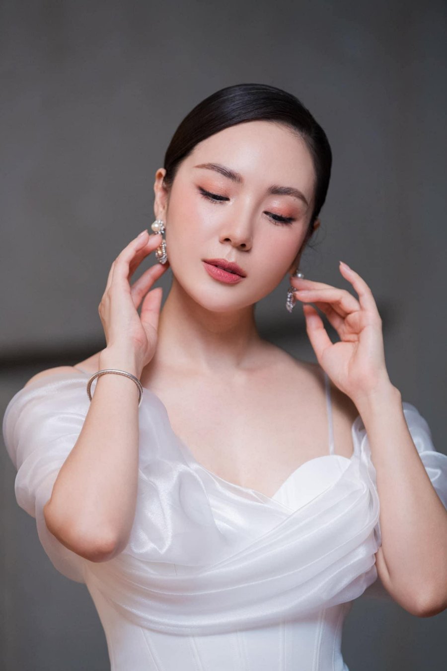 Nhan sắc xinh đẹp, ngọt ngào của Phương Linh ở độ tuổi U40 nhận được nhiều lời khen.