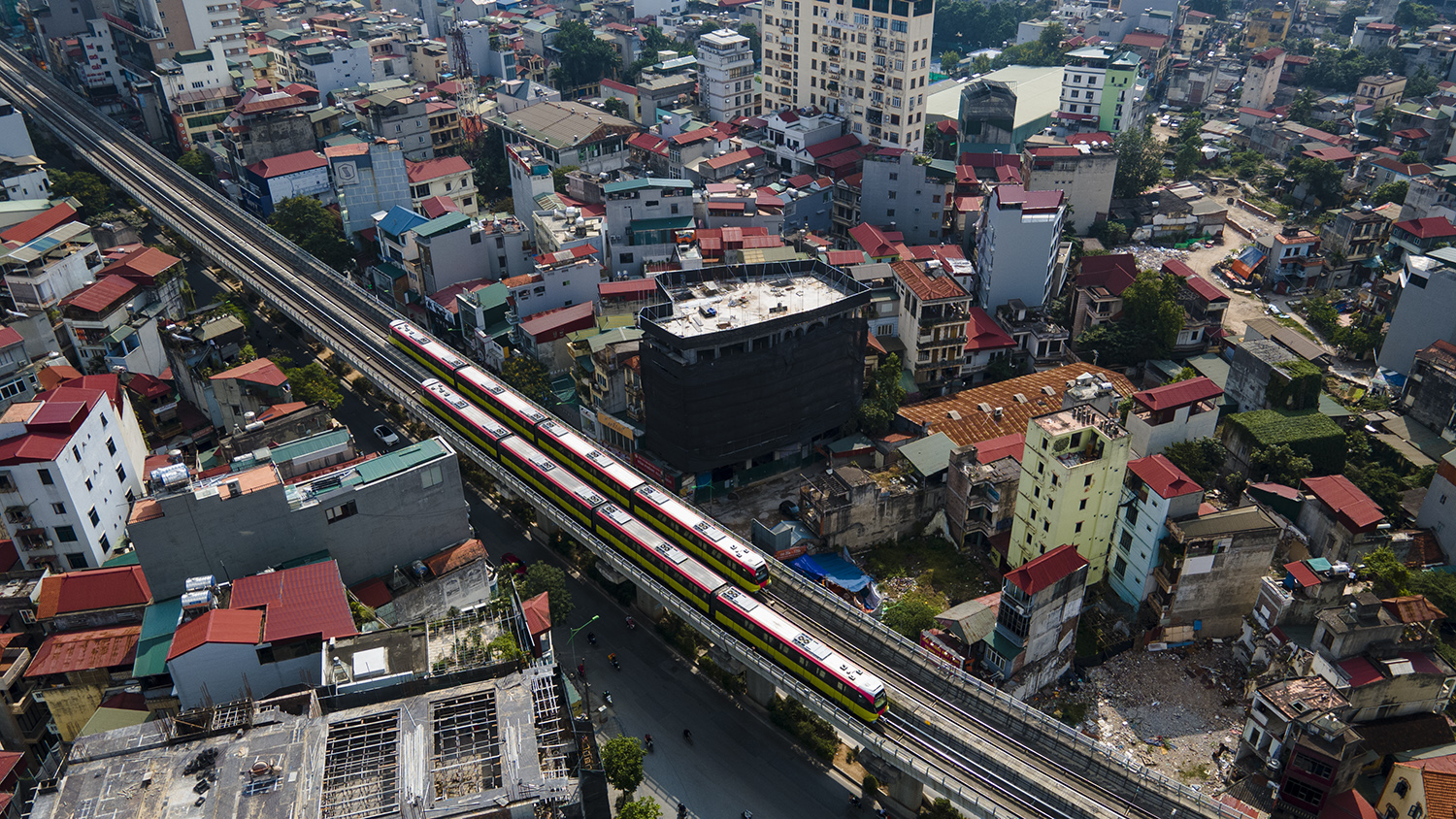 Flycam: 8 đoàn tàu tuyến Nhổn - Ga Hà Nội lăn bánh qua các tuyến phố - 3