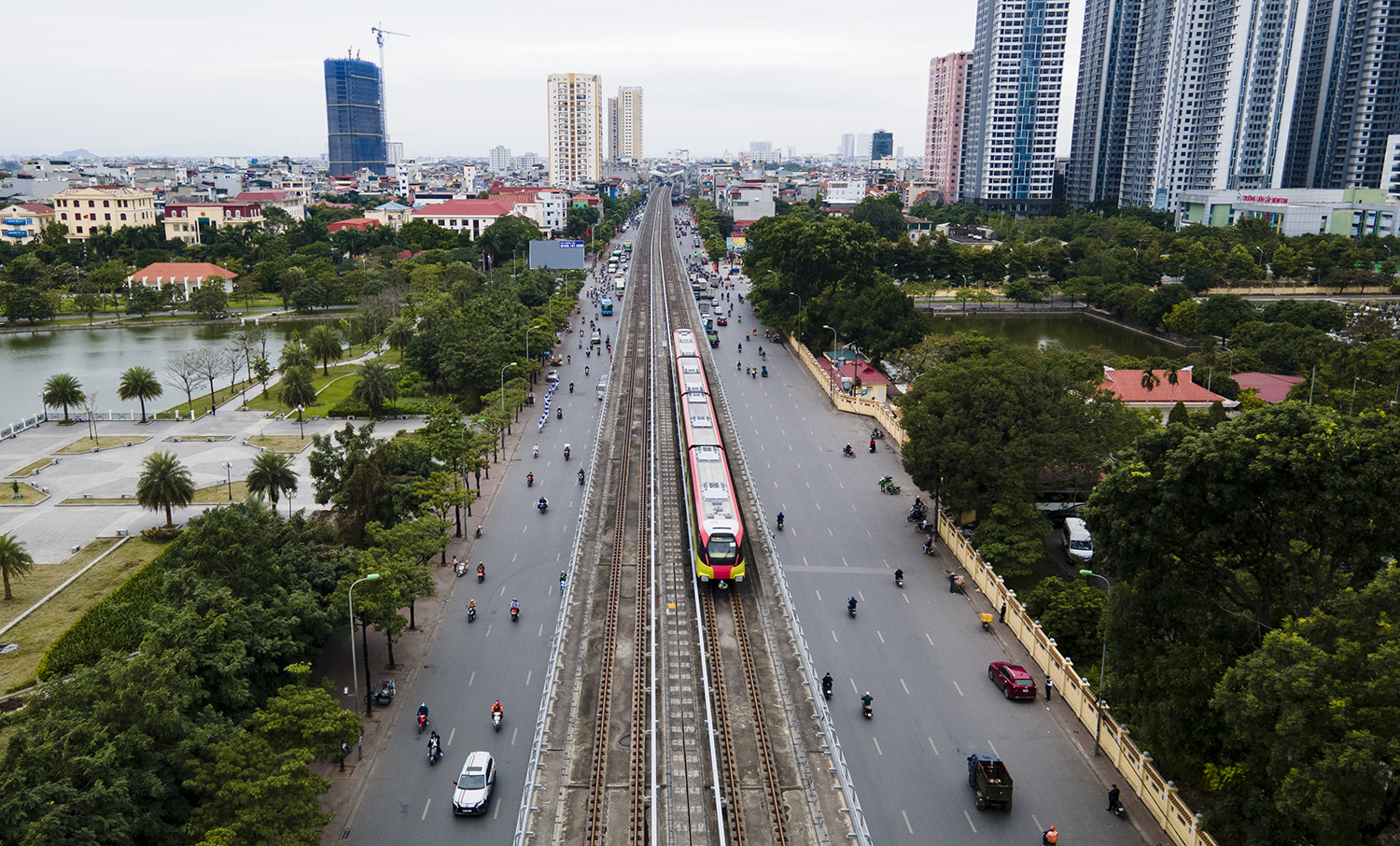 Cũng trong quá trình chạy thử, Ban Quản lý đường sắt đô thị Hà Nội và cơ quan chuyên môn đưa ra 5 kịch bản giả định tàu gặp sự cố. Cụ thể, kịch bản mất điện toàn tuyến hoặc một số tuyến, mất nguồn cấp điện phụ trợ, phát hiện cháy tại một ga và tình huống xuất hiện tàu cứu hộ...