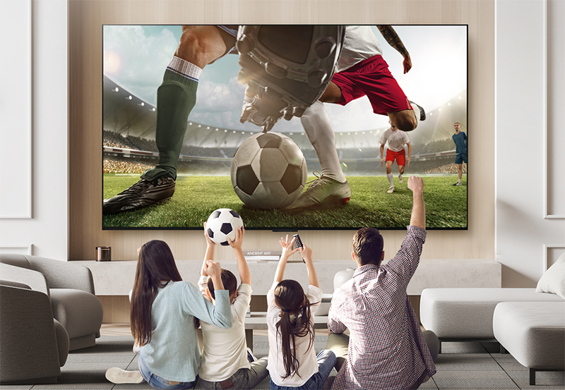 Những mẫu TV màn hình lớn để bạn và gia đình “cháy” cùng World Cup 2022 - 1