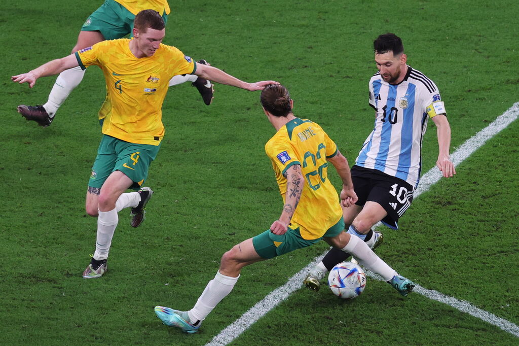 Cầu thủ Messi trong trận Argentina thắng Úc 2 – 1 hôm 4/12 (ảnh: Reuters)