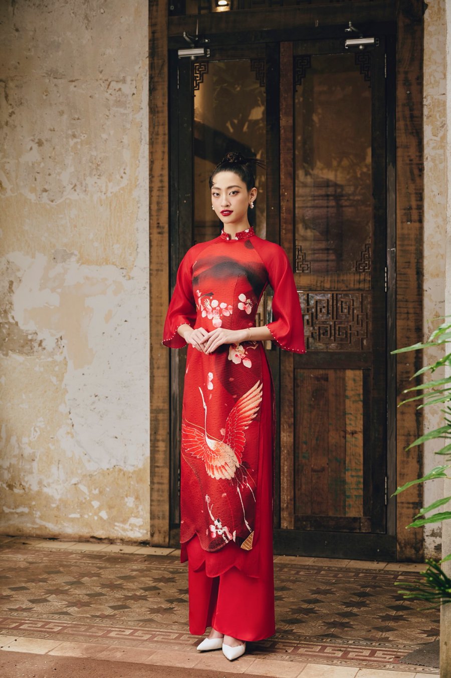 Đỗ Hà, Lương Thuỳ Linh trở thành nàng thơ trong bộ hình mới của nhà thiết kế Lê Ngọc Lâm.