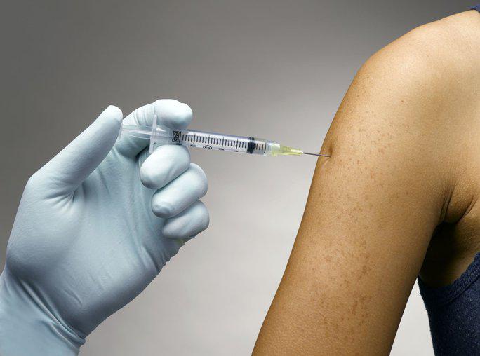 Nhiều quý ông mắc ung thư do một quan niệm sai lầm về vắc-xin - 1