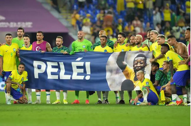 Các cầu thủ "Selecao" chúc "Vua bóng đá" Pele sớm qua cơn nguy kịch