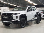 Tin tức ô tô - Giá xe Mitsubishi Triton niêm yết và lăn bánh tháng 12/2022