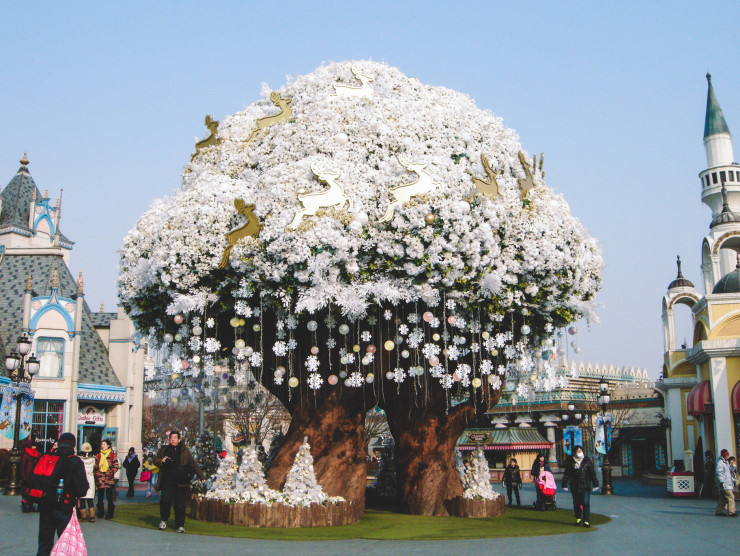 Khung cảnh rực rỡ của công viên giải trí Everland dịp cuối năm. Ảnh: The Hidden Thimble.