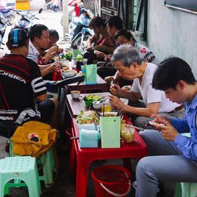 Người Hà thành vốn sành ăn, mùa nào phải đi kèm với thức nấy