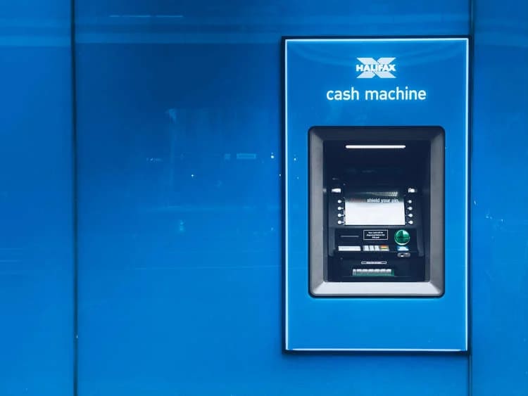 Chiếc máy ATM dành cho người giàu, muốn khoe tiền cho cả thành phố - 2