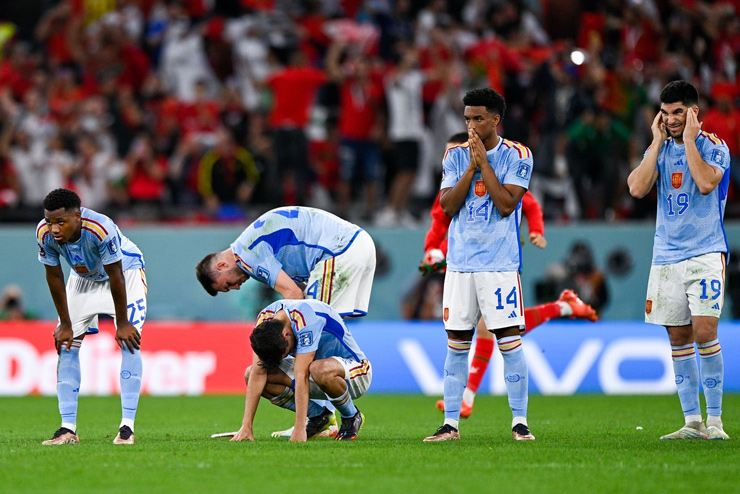 Tây Ban Nha bẽ bàng rời World Cup: Thắng đúng 1 trận, Enrique sai ở đâu? - 1