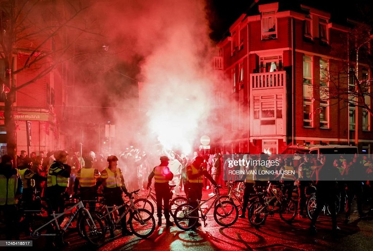 Morocco thắng sốc Tây Ban Nha, nhiều fan của họ mở tiệc ăn mừng thâu đêm ngay tại Barcelona