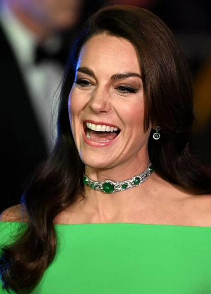 Có quỹ riêng để mua sắm, Vương phi Kate Middleton vẫn đi thuê váy mặc - 7