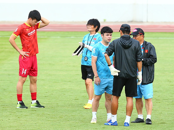 ĐT Việt Nam đấu tập nội bộ, SAO nào sắp bị loại trước AFF Cup?