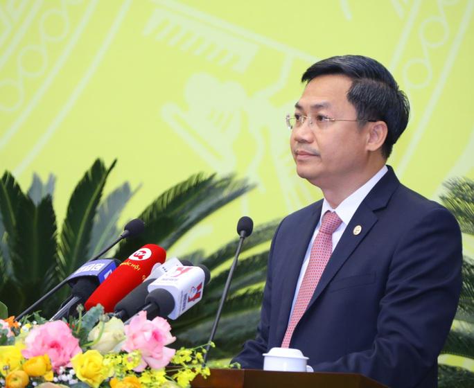 Ông Hà Minh Hải, Phó Chủ tịch UBND TP Hà Nội, phát biểu giải trình