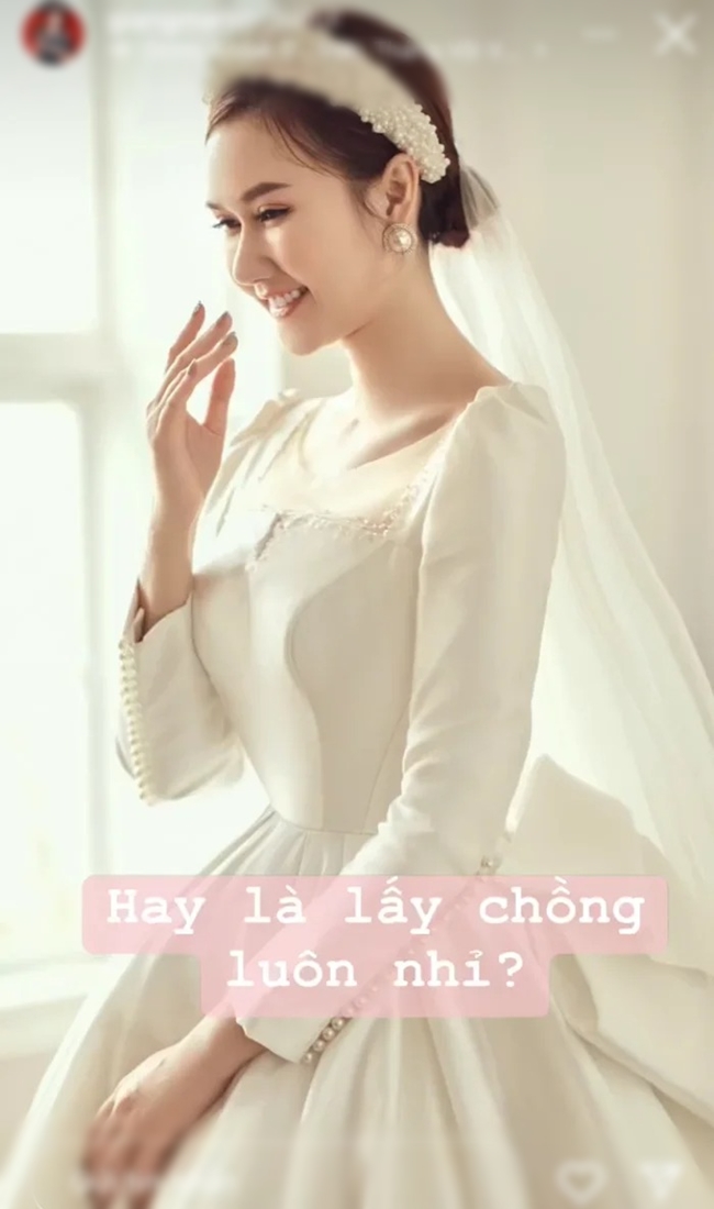 Trước đó, nữ diễn viên Hương Giang cũng gây bất ngờ khi chia sẻ hình ảnh mặc váy cưới và hỏi fan: 'Hay là lấy chồng luôn nhỉ?'. 
